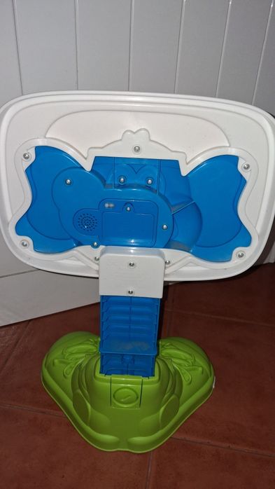 Brinquedo cesto de basquetebol  da marca chicco
