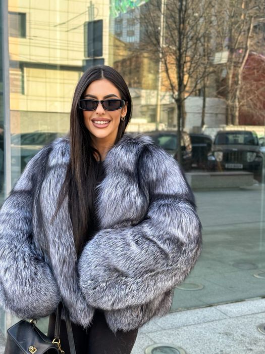 Шуба із хутра чорнобурки
