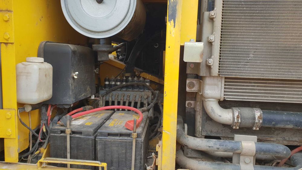 koparka New Holland e 215 chłodnica cieczy oleju intercoolera