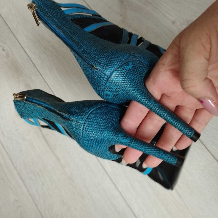 Шкіряні босоніжки зміїний принт