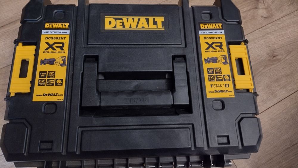 Piła szablasta DeWALT 18V (DCS382NT)