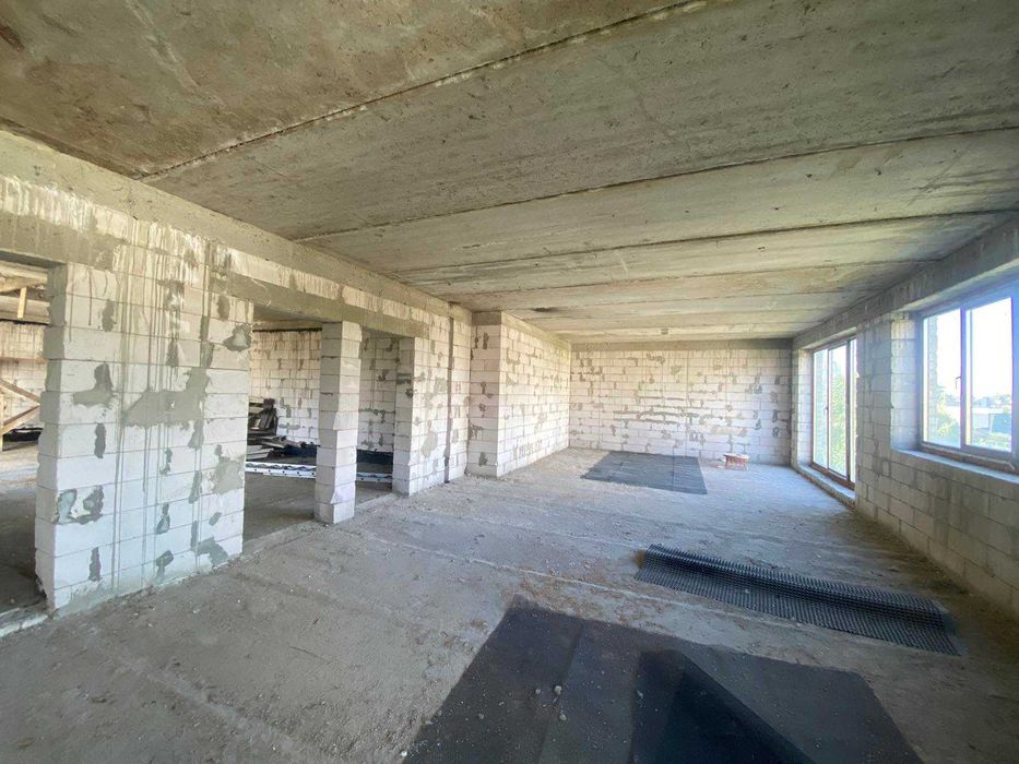 Будинок 500м2.Всі комунікаїї підключено. 200м до метро Осокорки