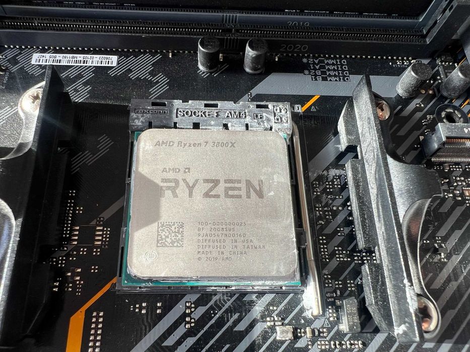 AMD Ryzen 7 3800X — 8 núcleos / 16 threads — AM4