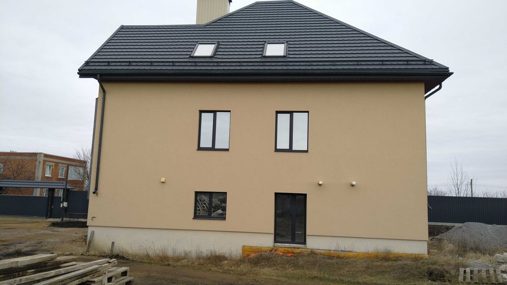 Продаж 2 поверхового будинку з ділянкою на 40 соток