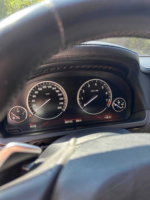 BMW 740i 2010 рік