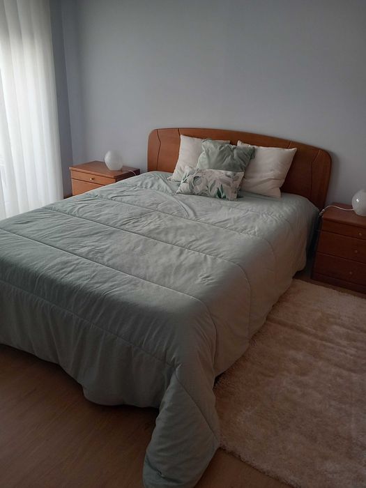 Cama madeira em bom estado