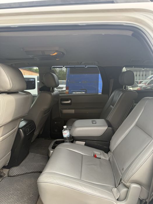 продам Toyota Sequoia