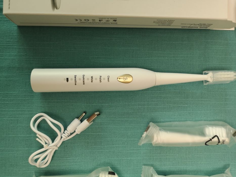 Nowa szczoteczka soniczna do zębów biała i 4 końcówki