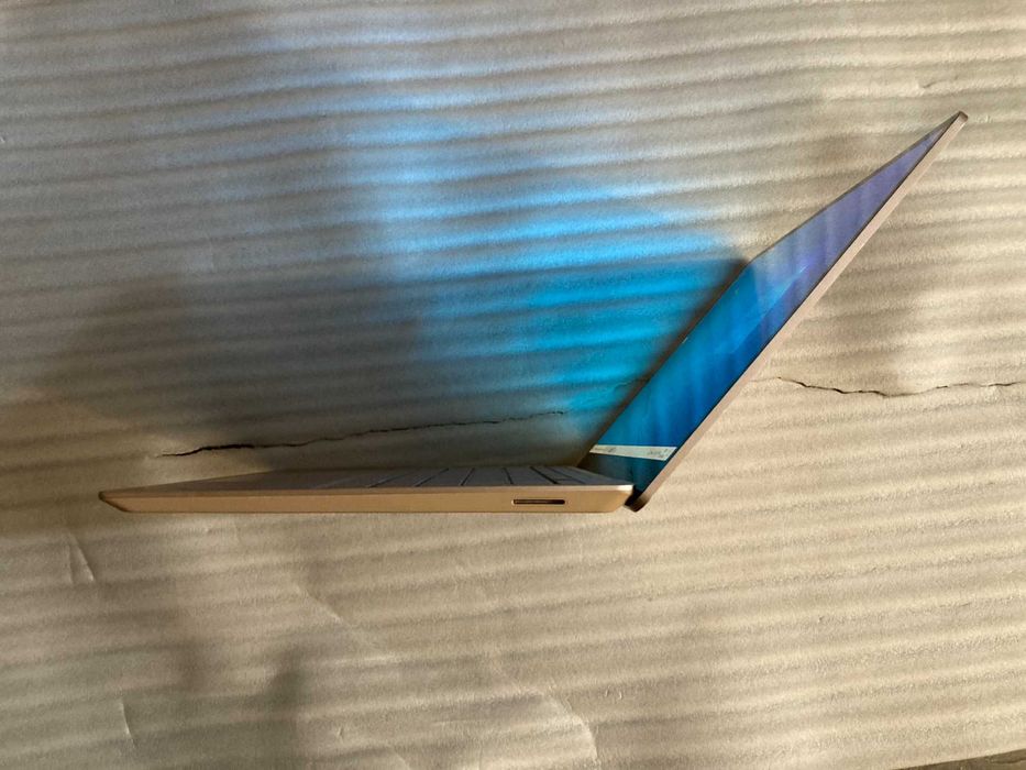 Легкий Тонкий Маленький Мини Ноутбук Microsoft Surface Laptop Go i5/8