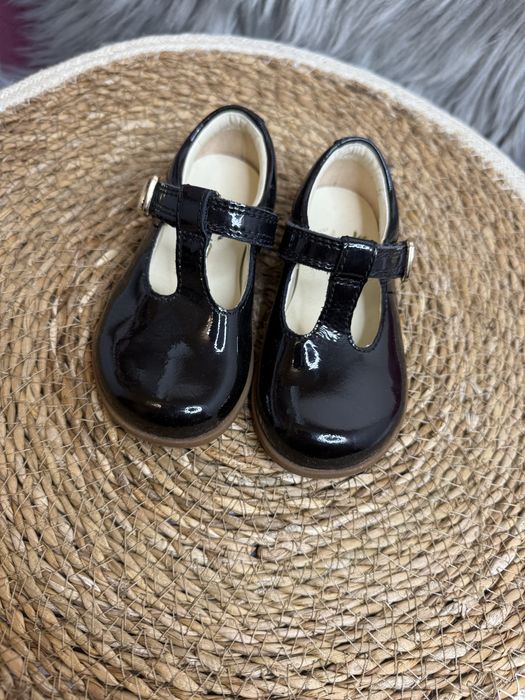 Взуття на дитину clarks, crocs , adidas , zara