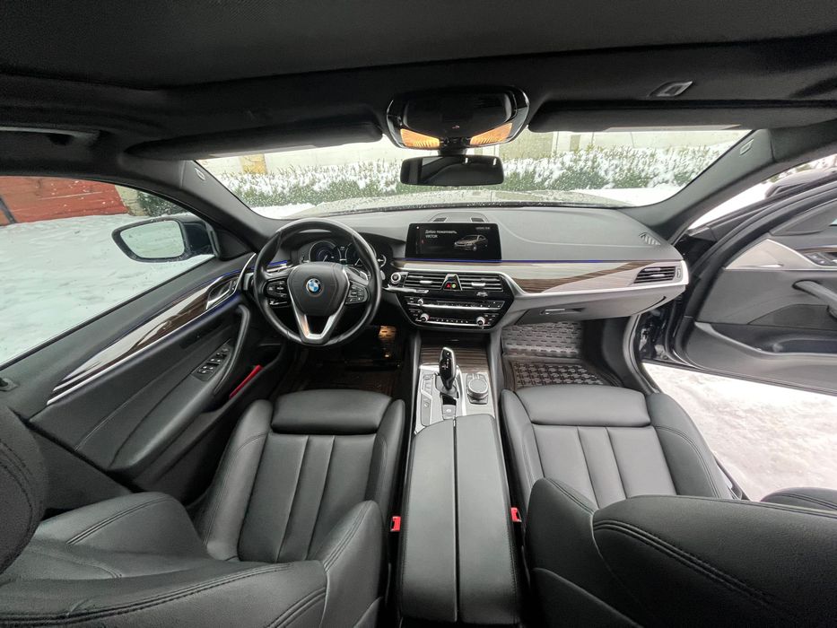 BMW 530E гібрид плагін