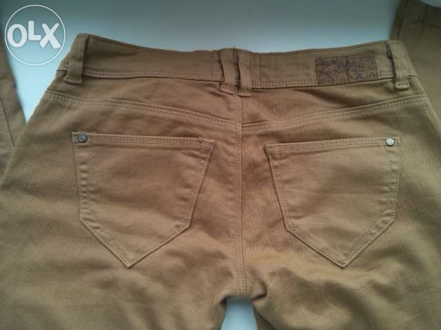 Nowe spodnie BERSHKA roz. XS-S rurki