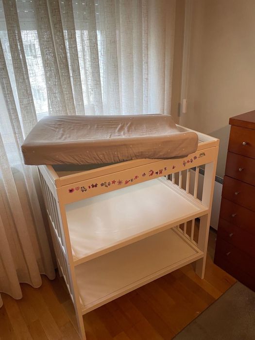 Movel muda fraldas IKEA com esponja