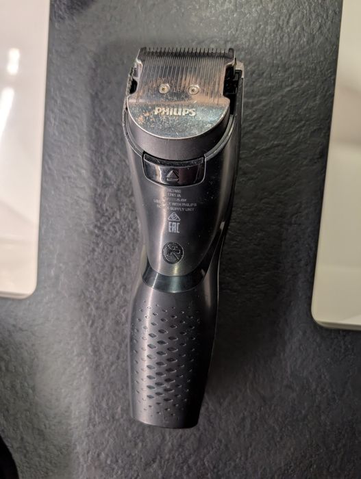 Машинка для стрижки Phillips (без насадок)