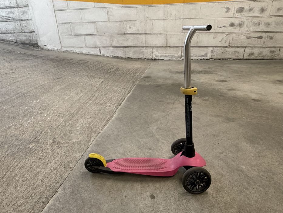 2 trotinetes para criança