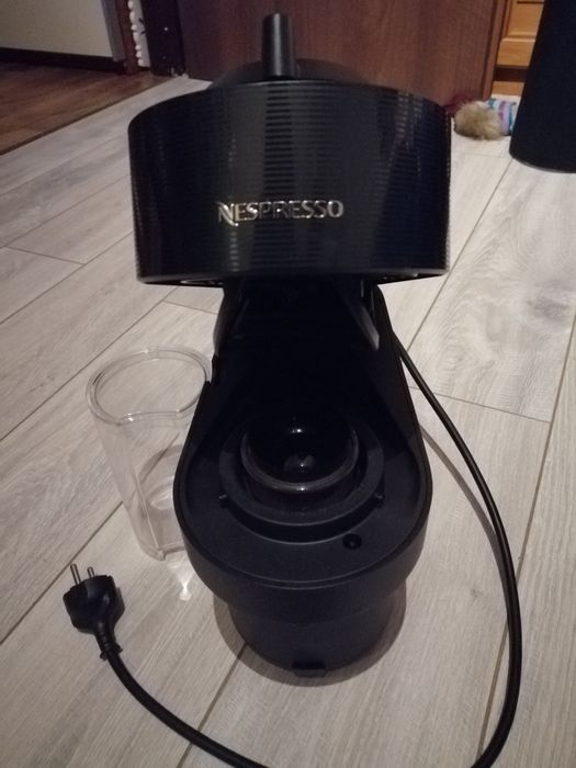 Ekspres kapsułkowy, Nespresso De Longhi