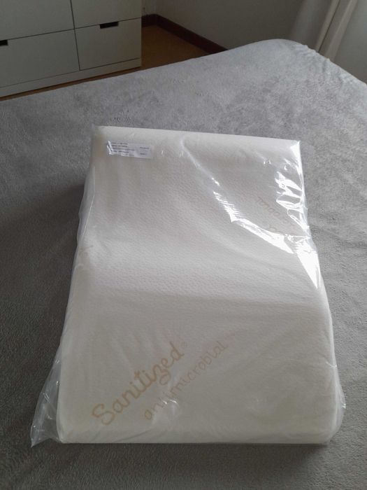 Almofada em Cunha anatómica branca Nova