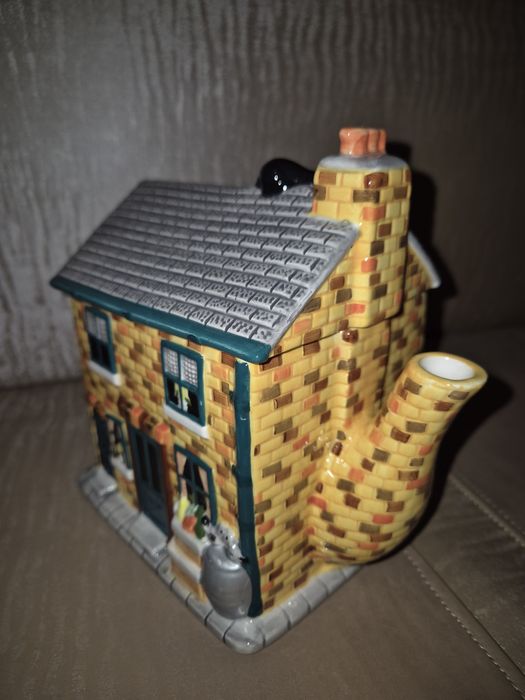 Колекційний чайник «Rovers Return Inn»