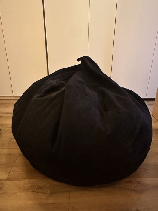 Duża czarna pufa