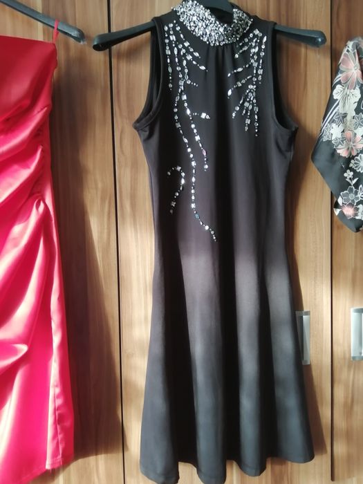 Sukienki Nowe roz 34/XS cena za jedną