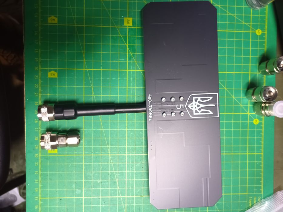 Антена для РЕБ 400-740MHz