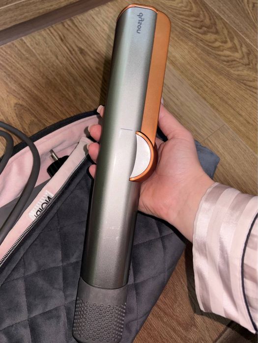 Оригінальний Dyson Airstrait.