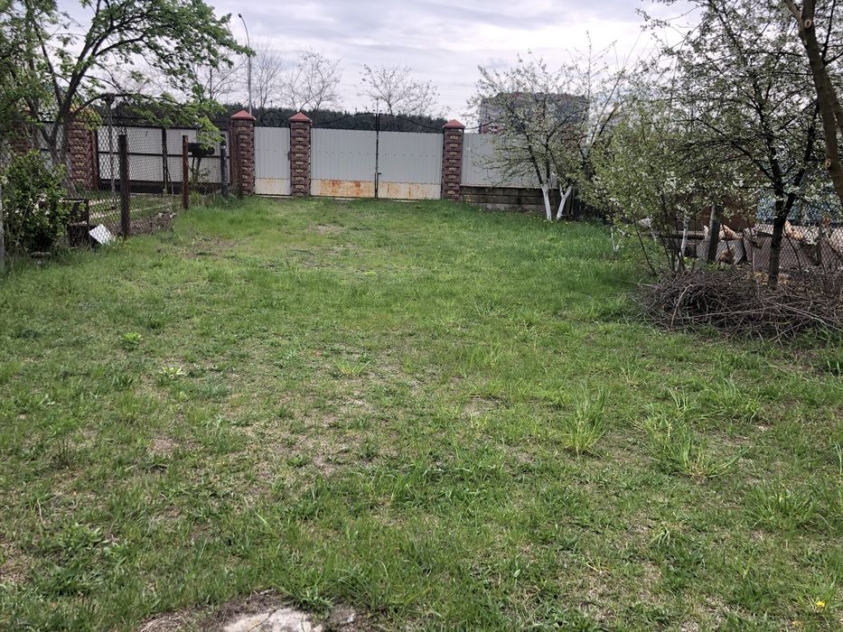 Продам земельну ділянку,гараж-під забудову