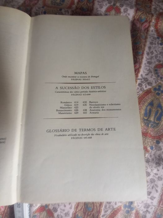 Livro Tesouros Artísticos de Portugal muito estimado