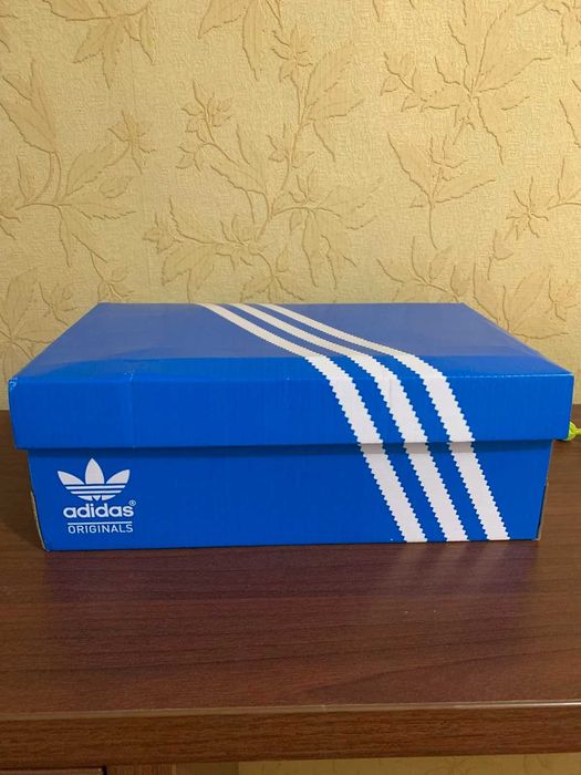 Жіночі кросівки Adidas