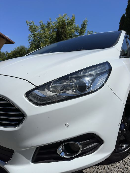 Ford S-Max 2017.