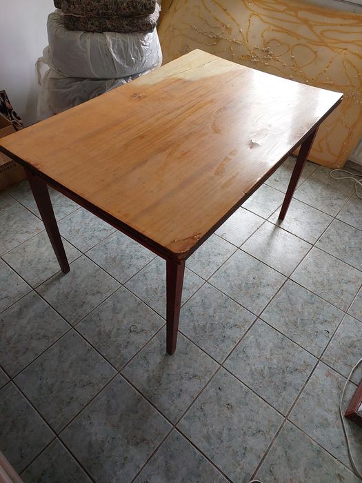 Стіл розкладний лакований