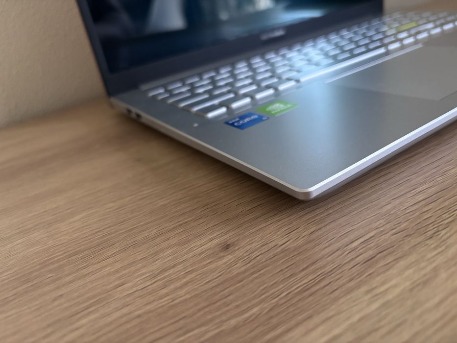 Asus vivo book k513e OLED 15.6 / i5 / 16gb / ssd 512gm /mx330 2gb