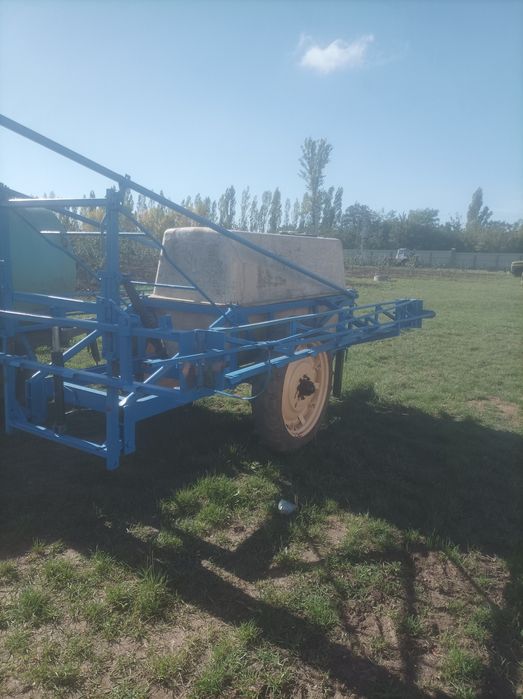 Продам оприскувач польовий оп 2000