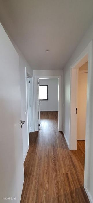 Apartamento T2 com jardim, Loures