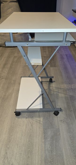 Małe biurko  pod komputer