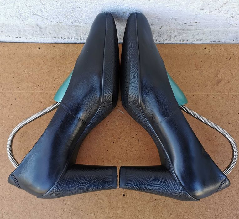 Кожаные классические туфли лодочки Ecco 38 р. Оригинал