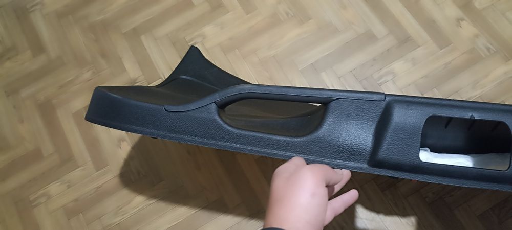 Обшивка дверей багажника Jeep CHEROKEE KL 19-23