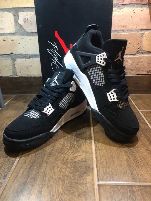 Jordan 4 Retro White Thunder R.46