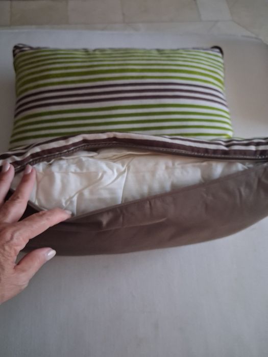 Almofada com enchimento 37x45cm novas