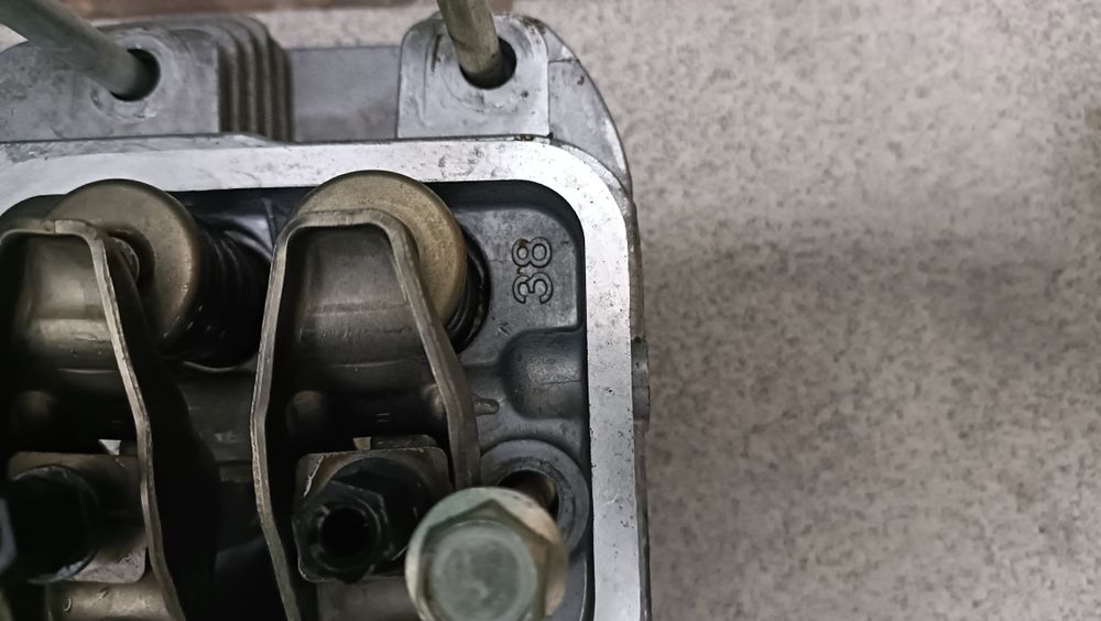 Głowice 38 do silnik Briggs vanguard v-twin wał poziomy tłok 75mm