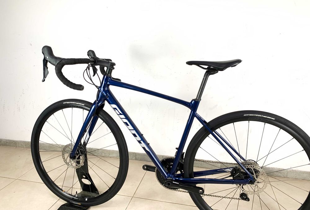 Шосейник та трохи гравел Giant Contend AR 1