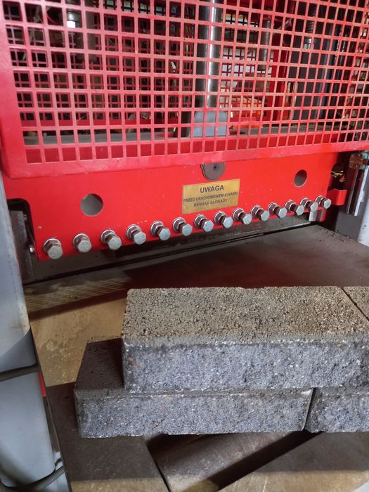 Łuparka do betonu (do ogrodzeń łupanych, wibroprasa, formy)