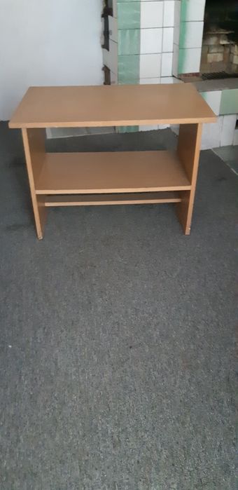 столи різних розмірів