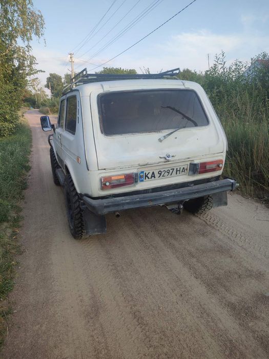 Автомобіль ВАЗ 2121 НИВА
