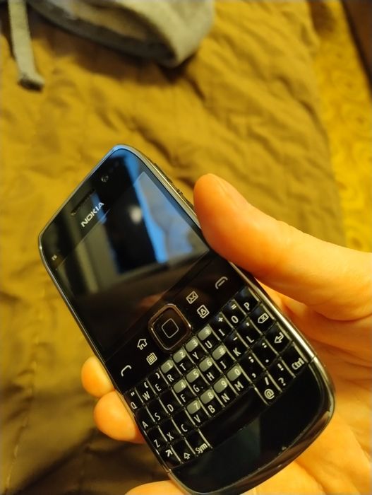 Telefon Nokia E6