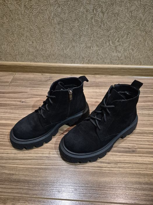 Замшеві жіночі ботинки