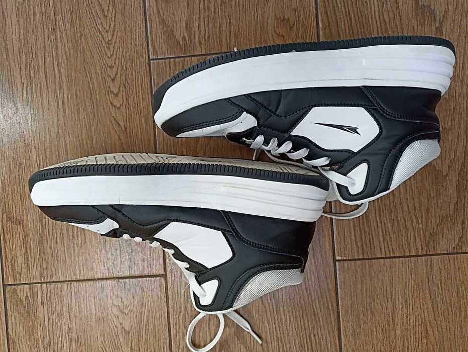 Buty sportowe Sprandi - 40