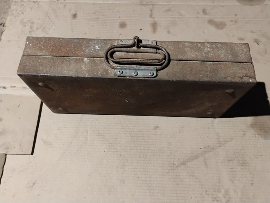 Metalowy pojemnik PERUN