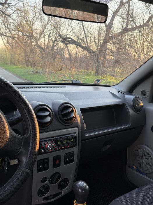 Dacia logan  дача логан машина