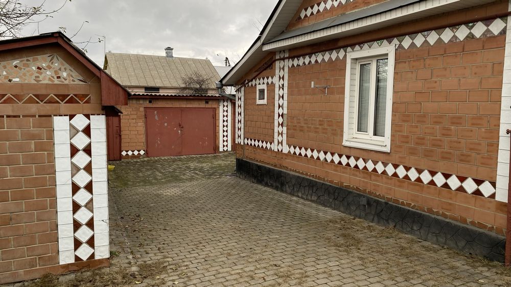 Продам 2 суміжні земельні ділянки з житловими будівлями